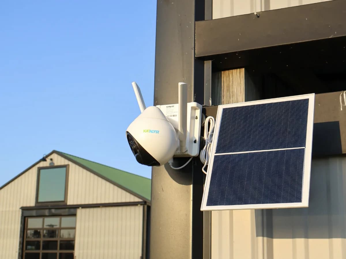 Katalyst Hawk cellular camera and solar panel mounted on a commercial building